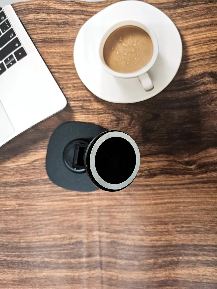 Bitinya stand in use on a desk