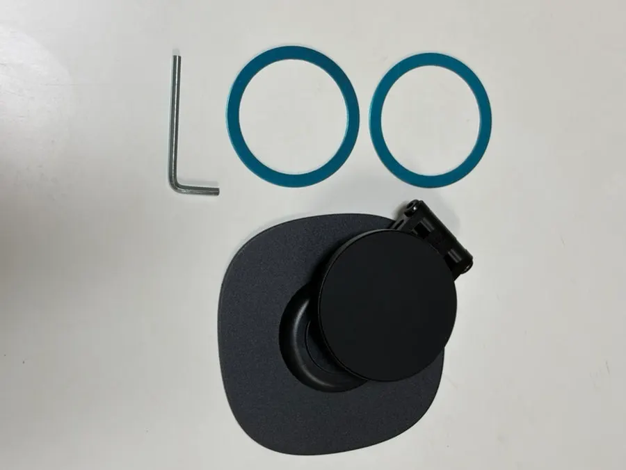 Accessories included with the Bitinya phone stand