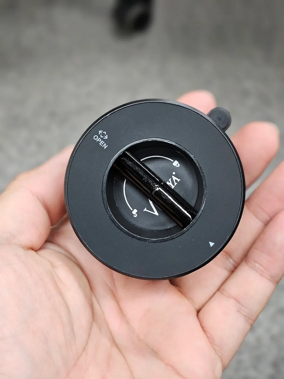 Vacuum-suction MagSafe phone stand