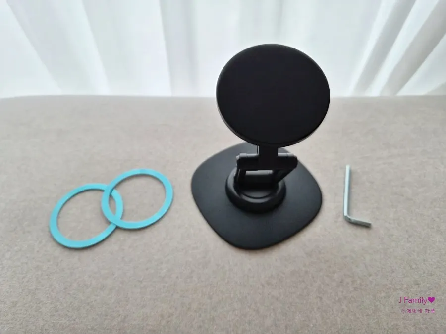 Stand used for holding a phone and iPad