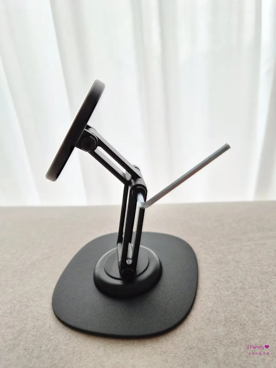 Silver-toned Bitinya MagSafe stand design