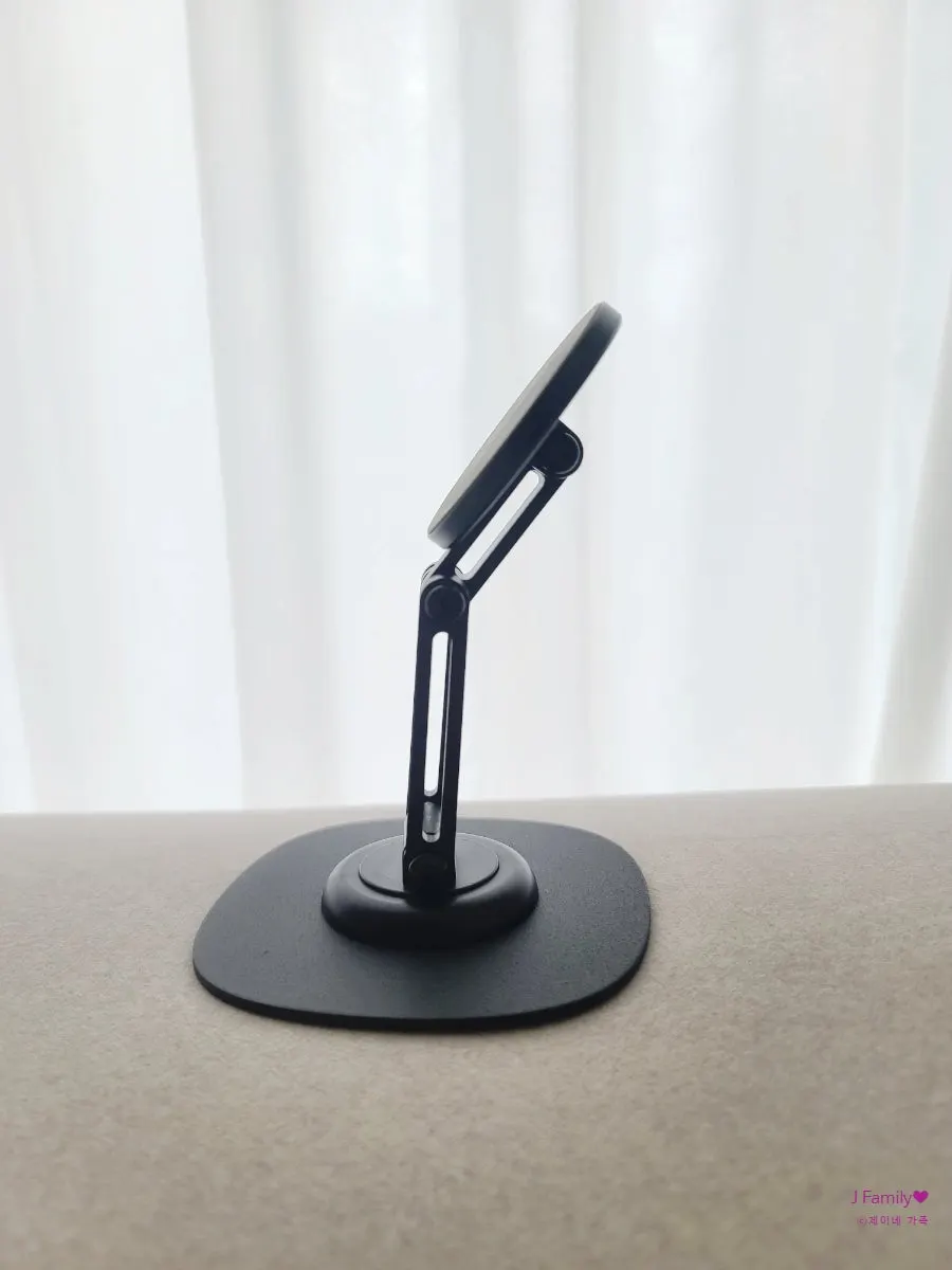 Tablet stand rotating between landscape and portrait