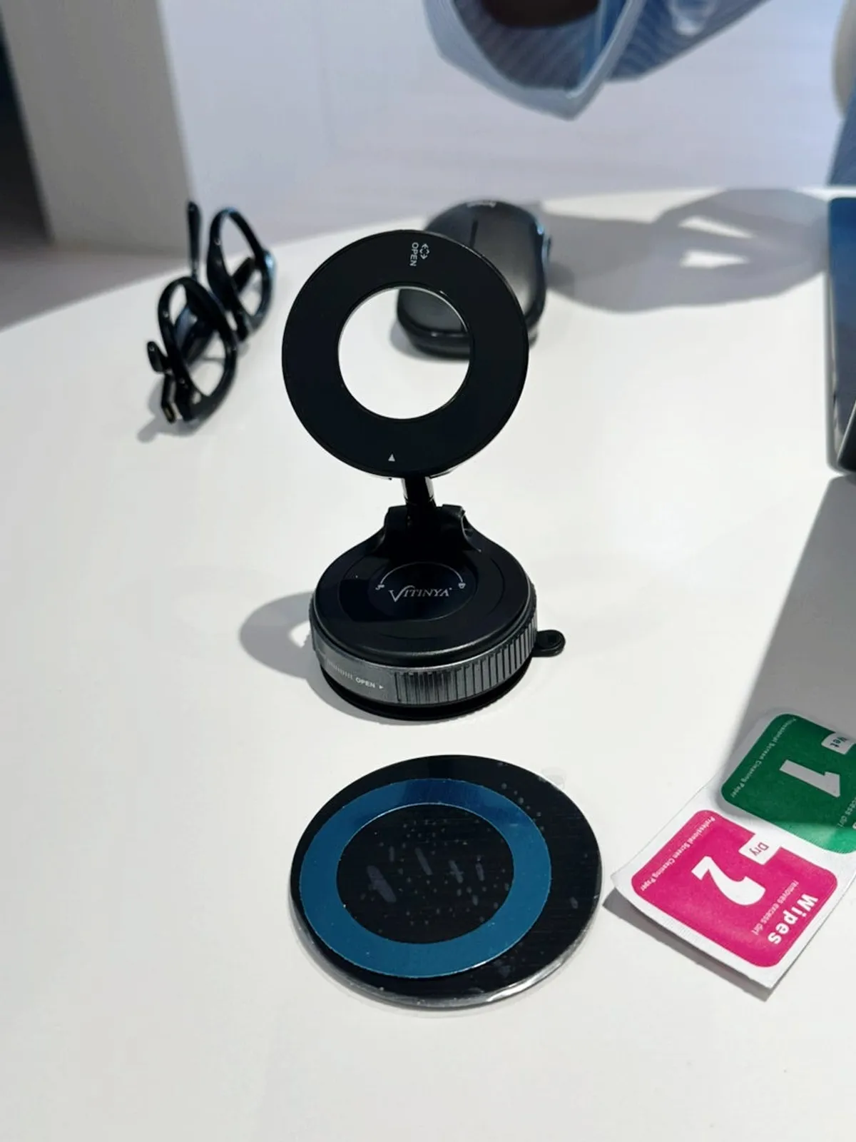 Vertical-mode mount for live streaming