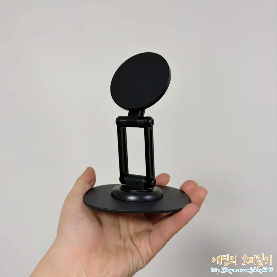 단순한 디자인의 비티냐 휴대용 거치대