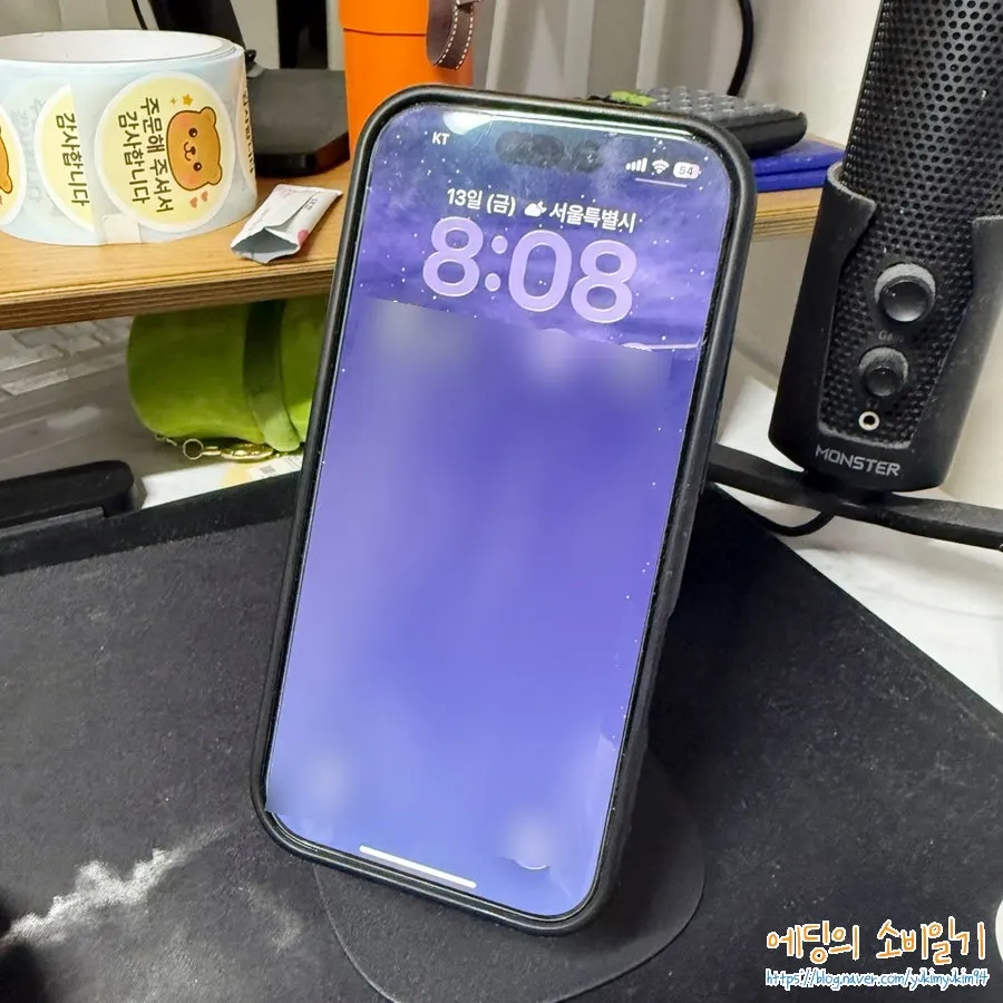 깔끔한 외형의 비티냐 맥세이프 거치대