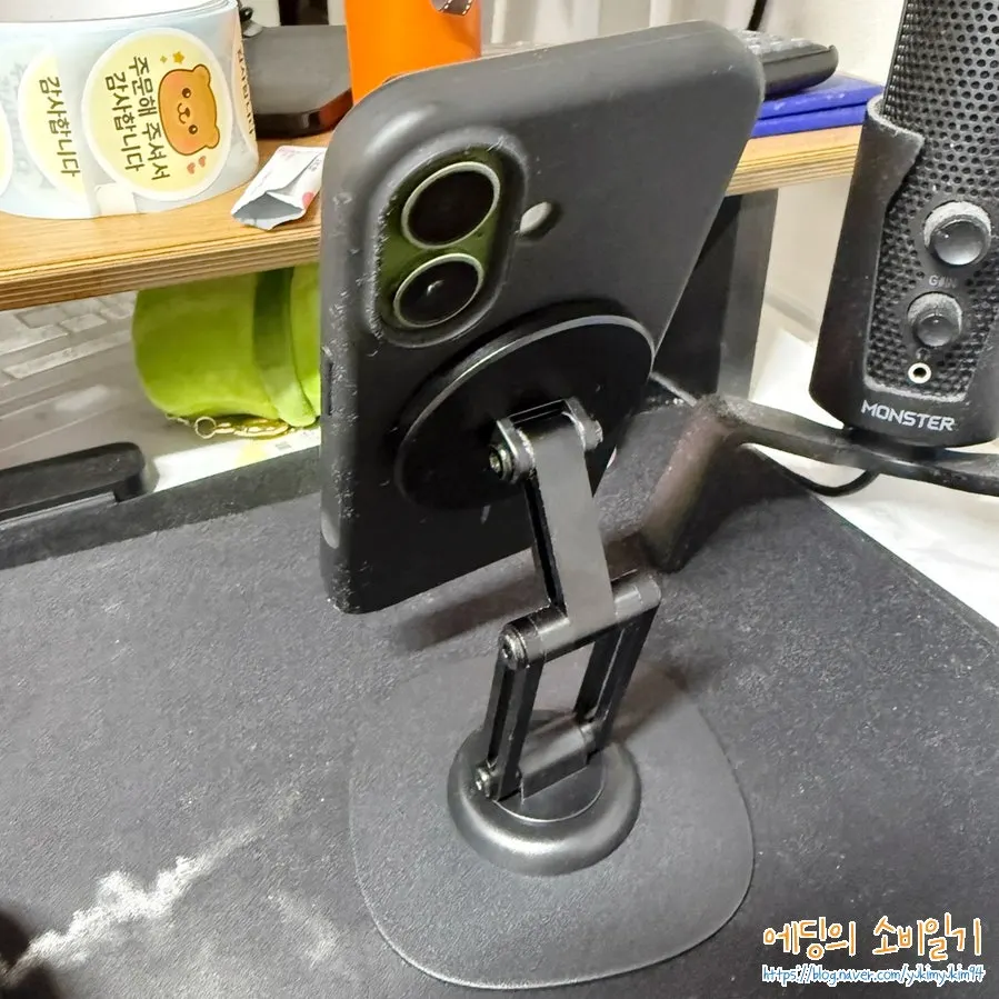 업무 중 휴대폰 화면 확인에 활용한 비티냐 거치대
