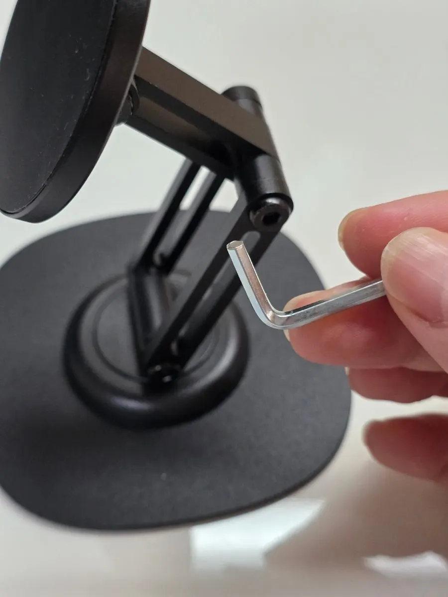 Bitinya stand that holds a smartphone magnetically
