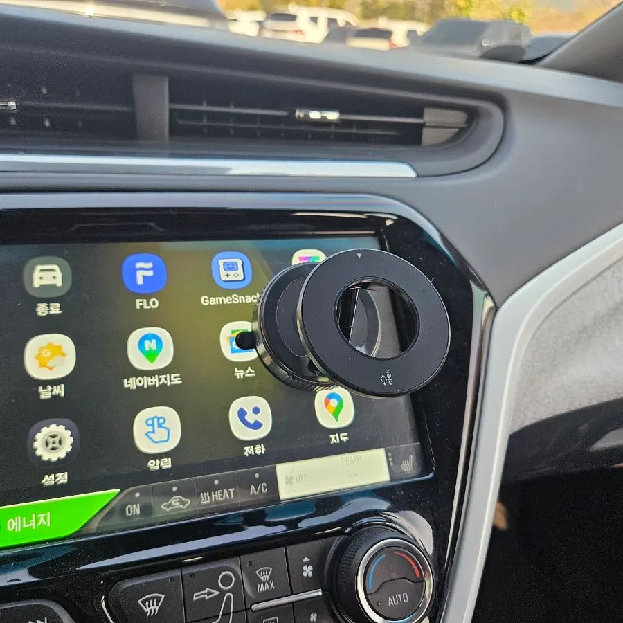 Full view of the VITINYA MagSafe car phone mount