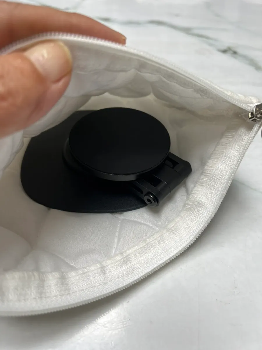 Small and lightweight VITINYA stand