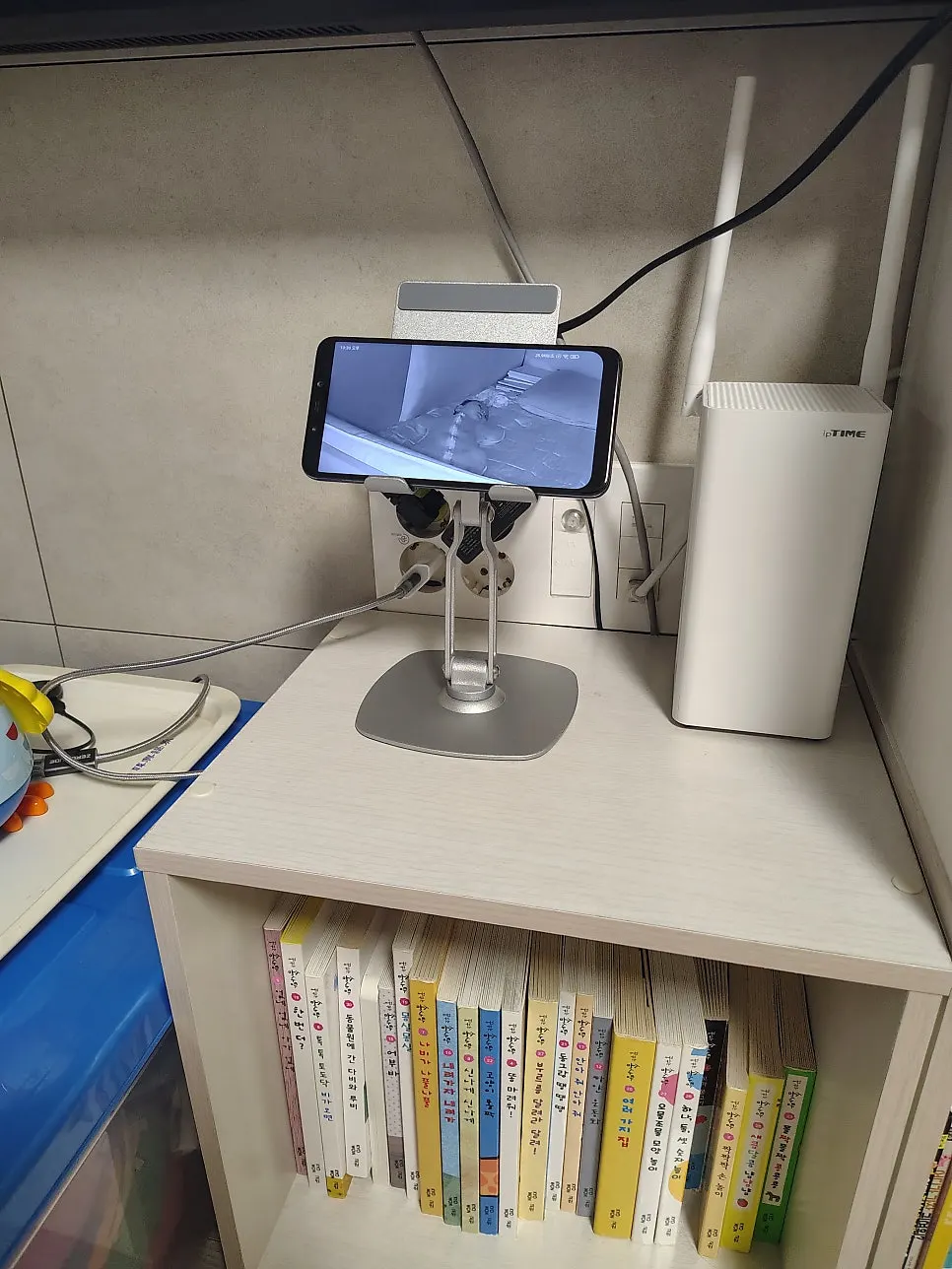 Phone stand in use on a desk