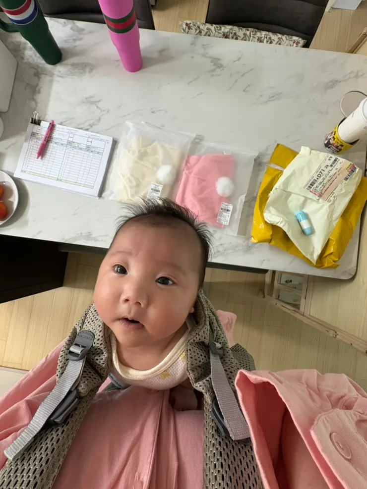 새벽 쌍둥이 수유 중인 일상