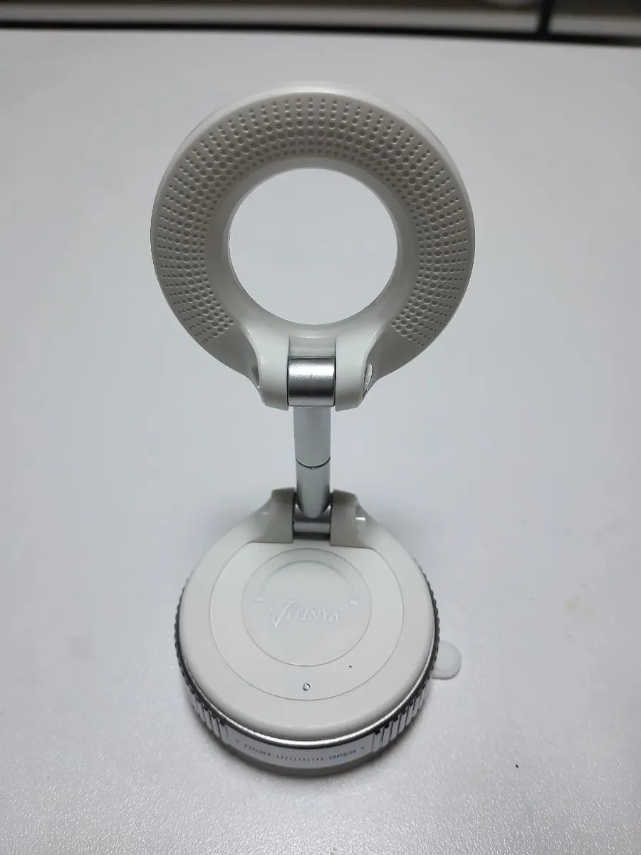 Attaching and detaching the MagSafe mount