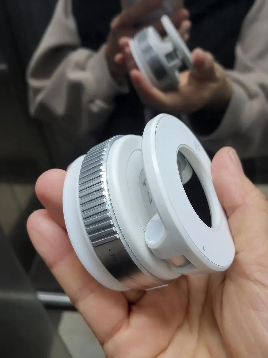 Vacuum-suction mount used indoors