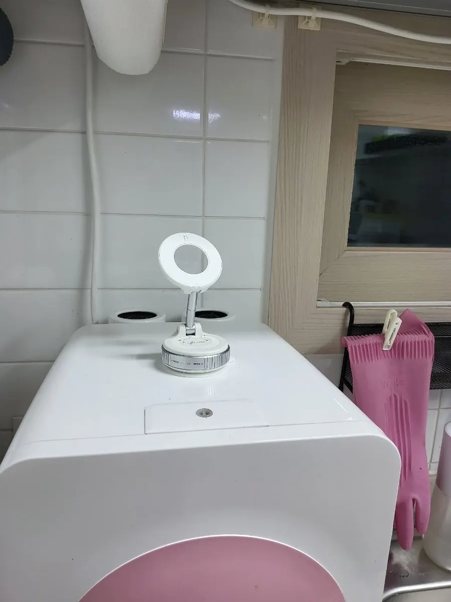 Compact foldable car phone mount