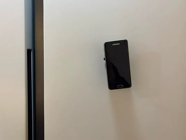 Vitinia vacuum suction MagSafe phone mount