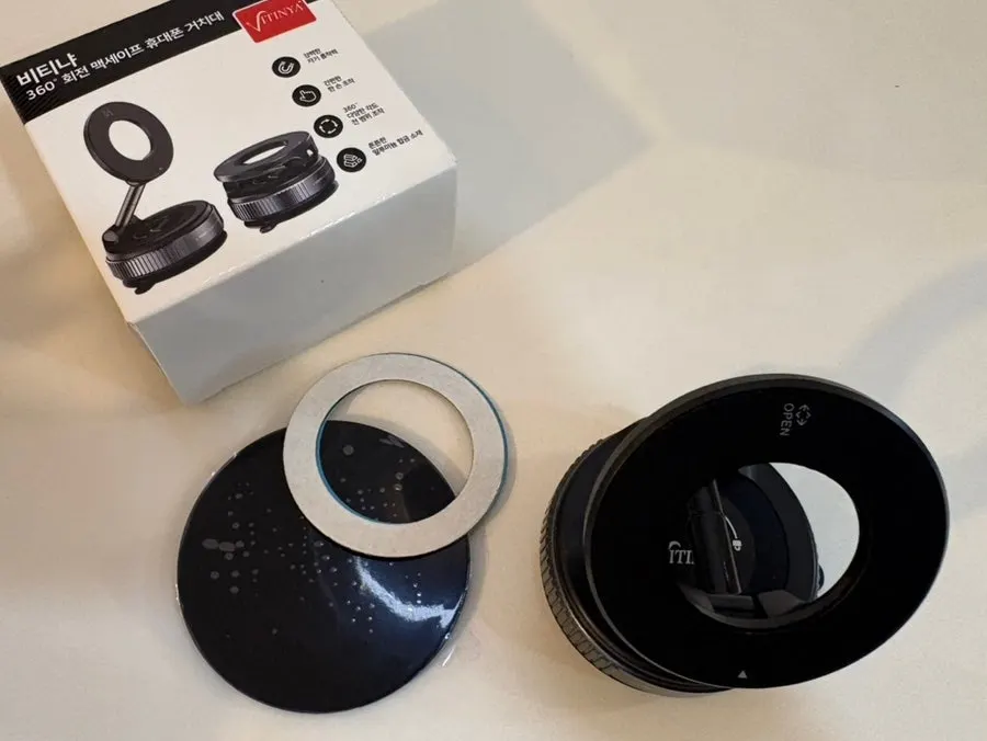 Phone mount highlighting a strong magnetic connection