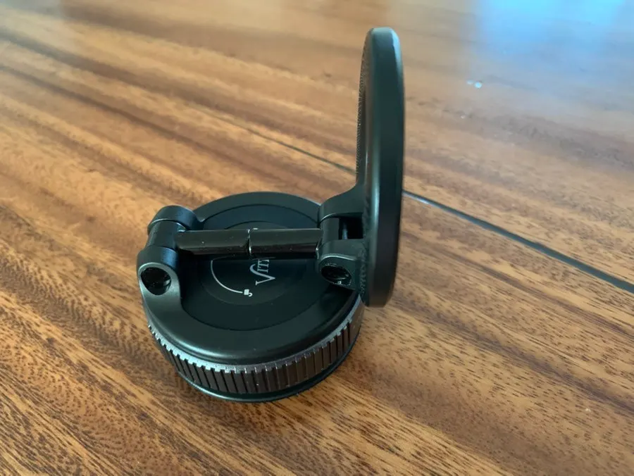 MagSafe mount using a dial-operated vacuum suction mechanism