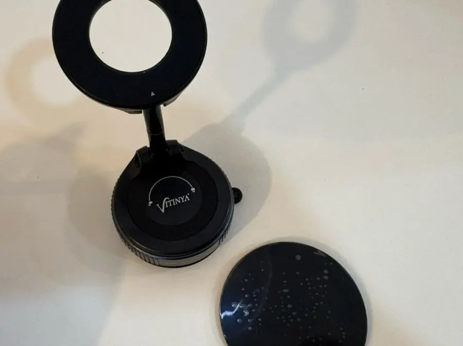 Car mount holding a phone firmly