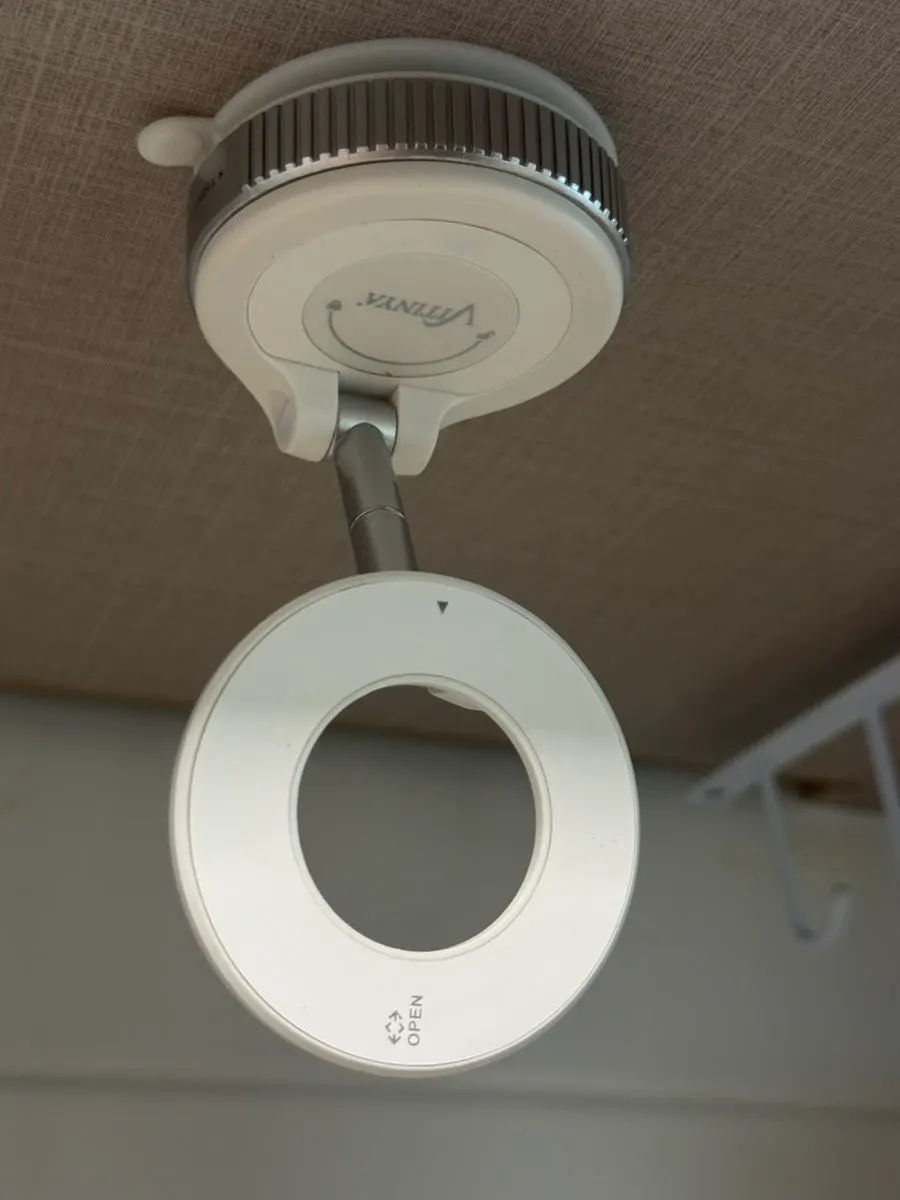 Included magnetic rings and MagSafe phone mount