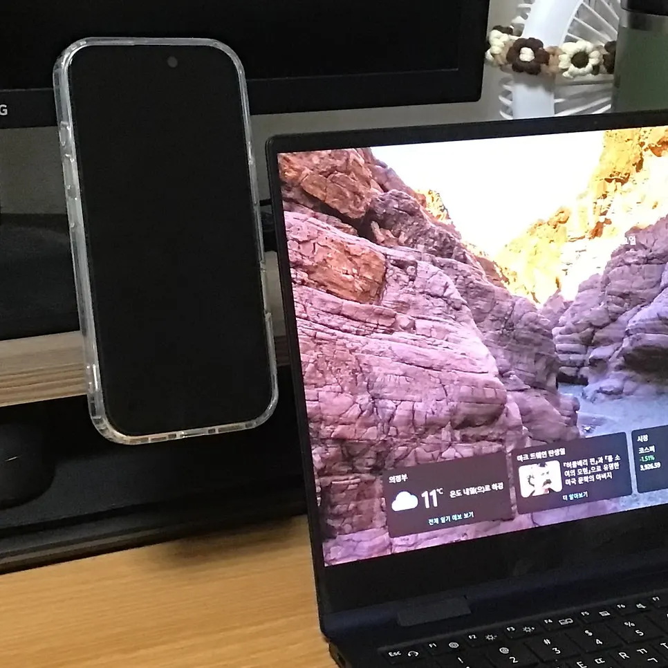 MagSafe stand attached to a laptop
