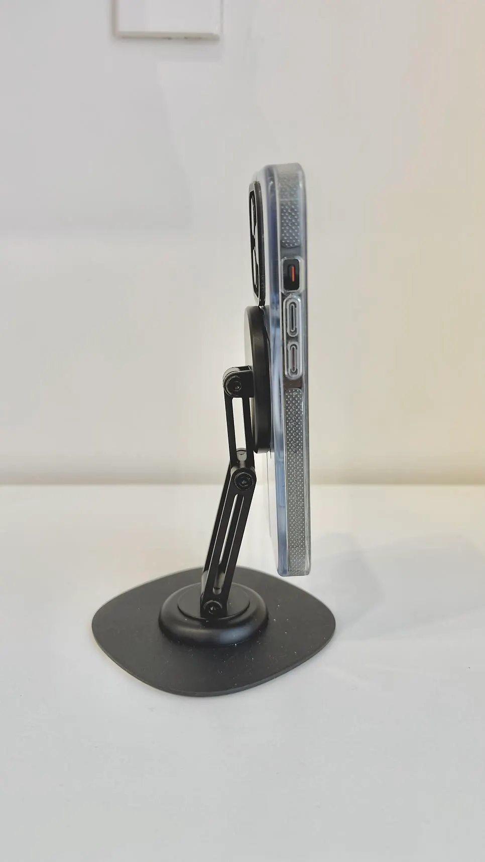 Using a MagSafe stand where magnetic strength matters