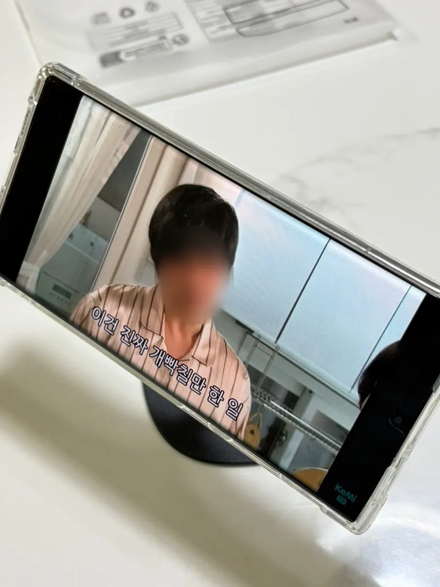 カフェでの動画視聴用スタンド