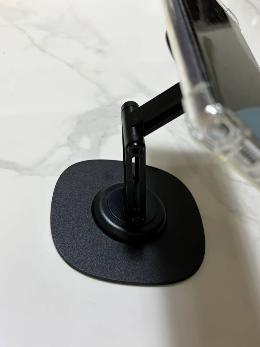 360° rotating MagSafe stand