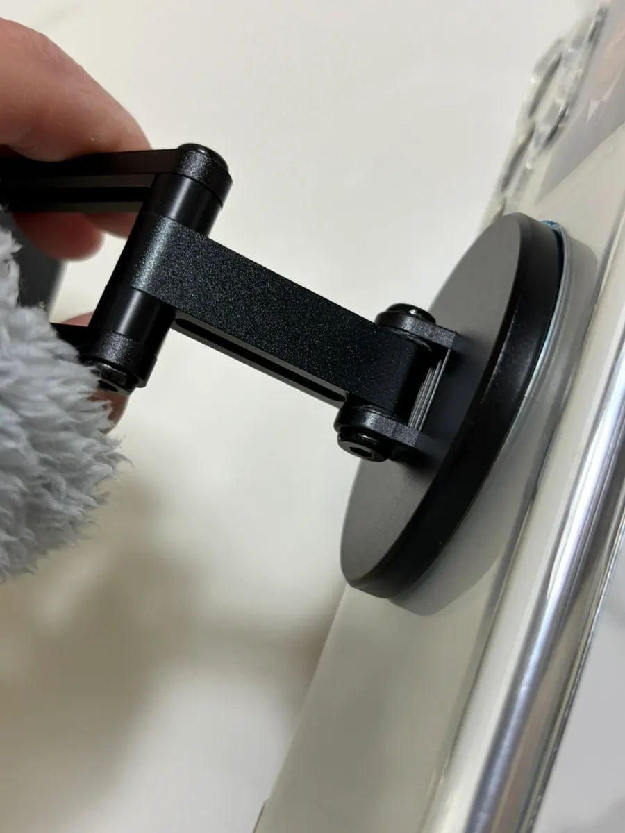 Galaxy mounted with a MagSafe case