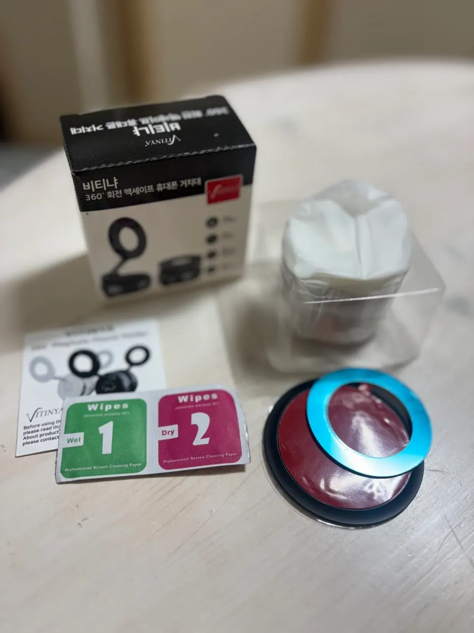 Phone mount accessories and white main unit