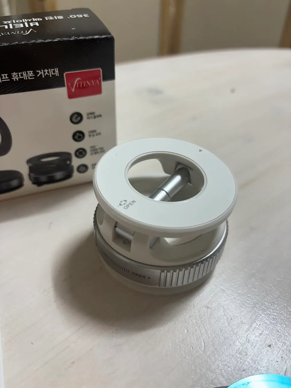 Magnetic ring for phones without MagSafe support
