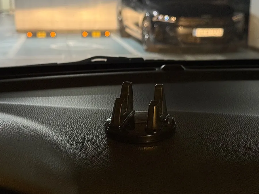 Introduction image for a MagSafe car phone mount