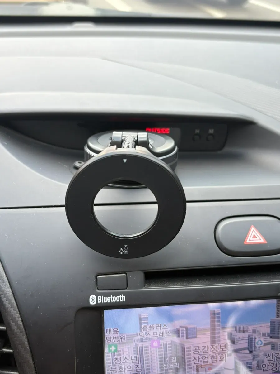 Image showing how to attach the car phone mount