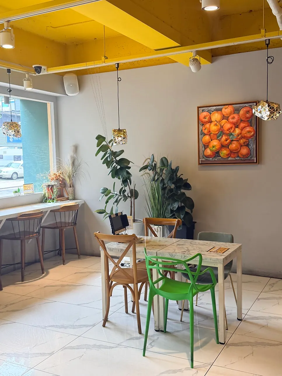 Colorful interior view of Vivid13