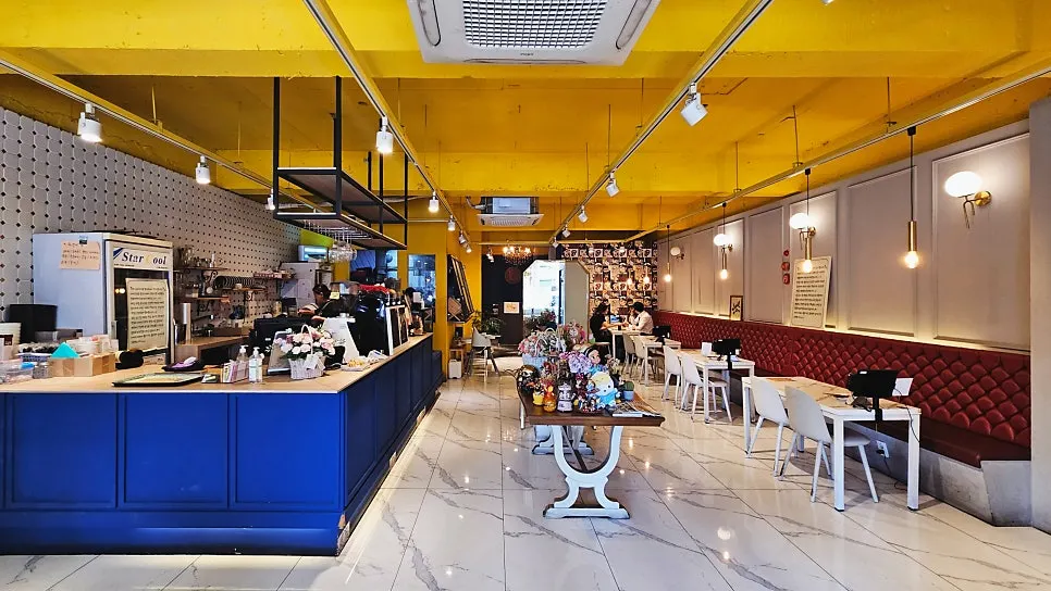 Entrance to Vivid13 brunch café in the Gwangnam-ro alley