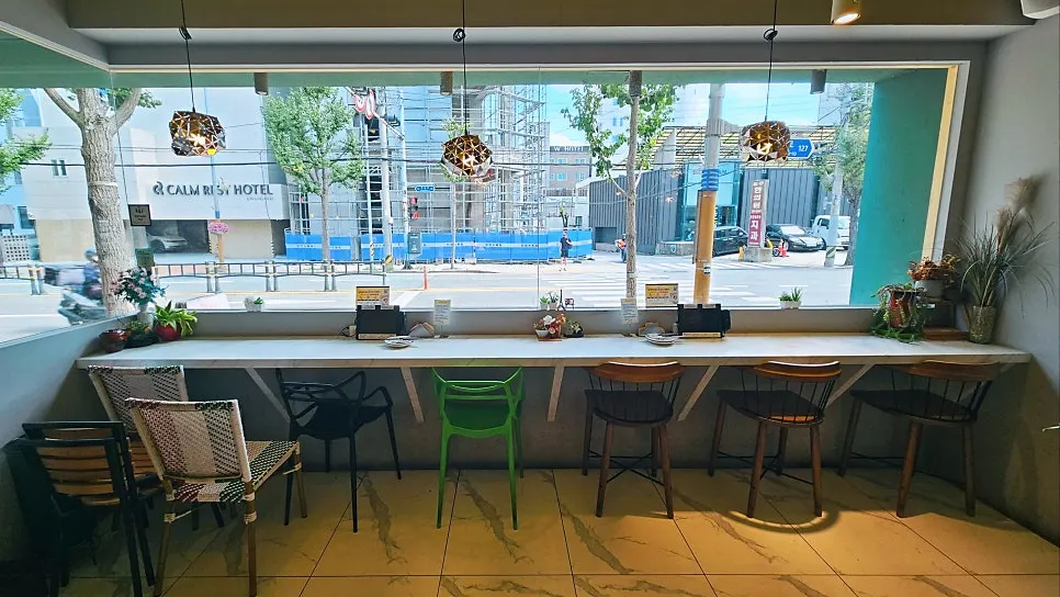 Area around the entrance of Vivid13 brunch café