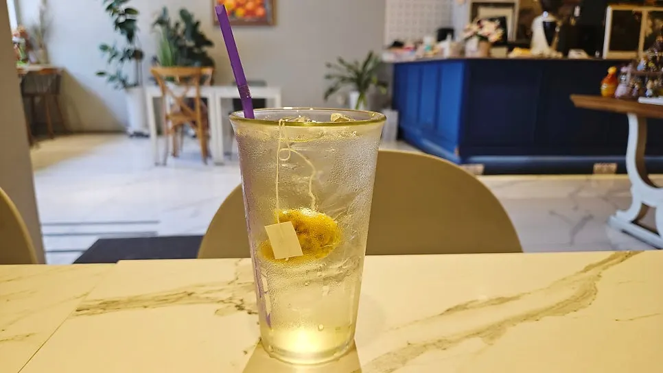 Iced chamomile tea at Vivid13