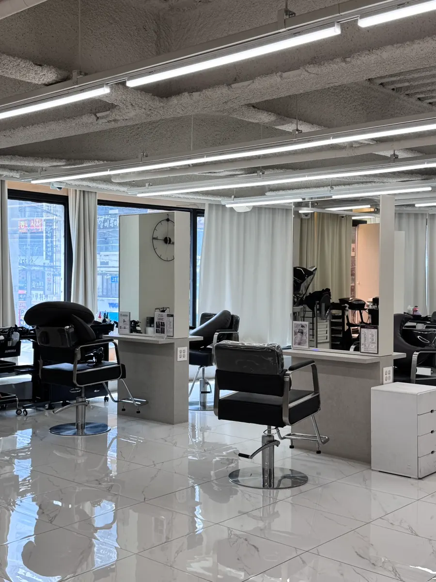 Naturally lit interior at Vivienne Hair, Changwon Sangnam branch