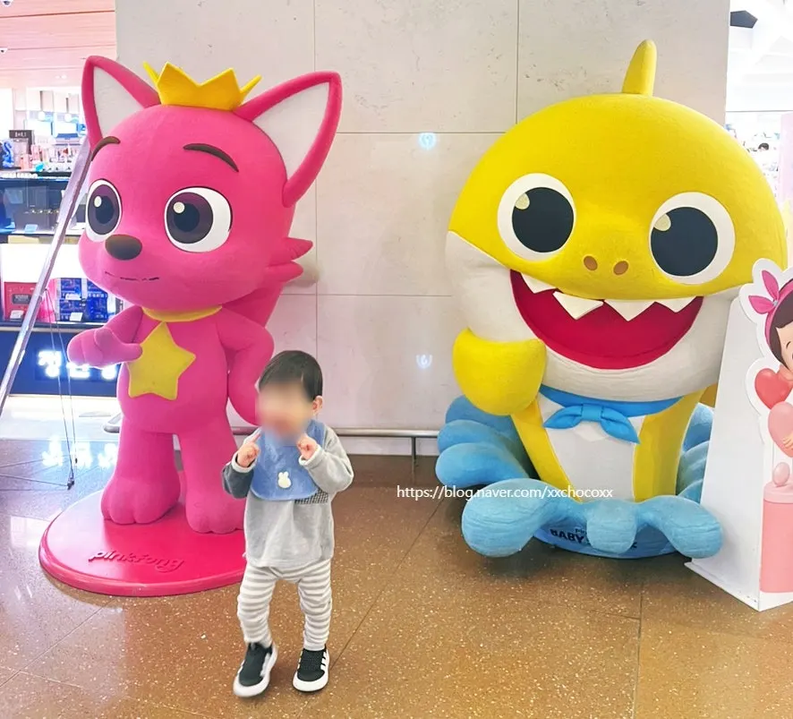 Commemorative photo with Pinkfong and Baby Shark at Incheon Airport