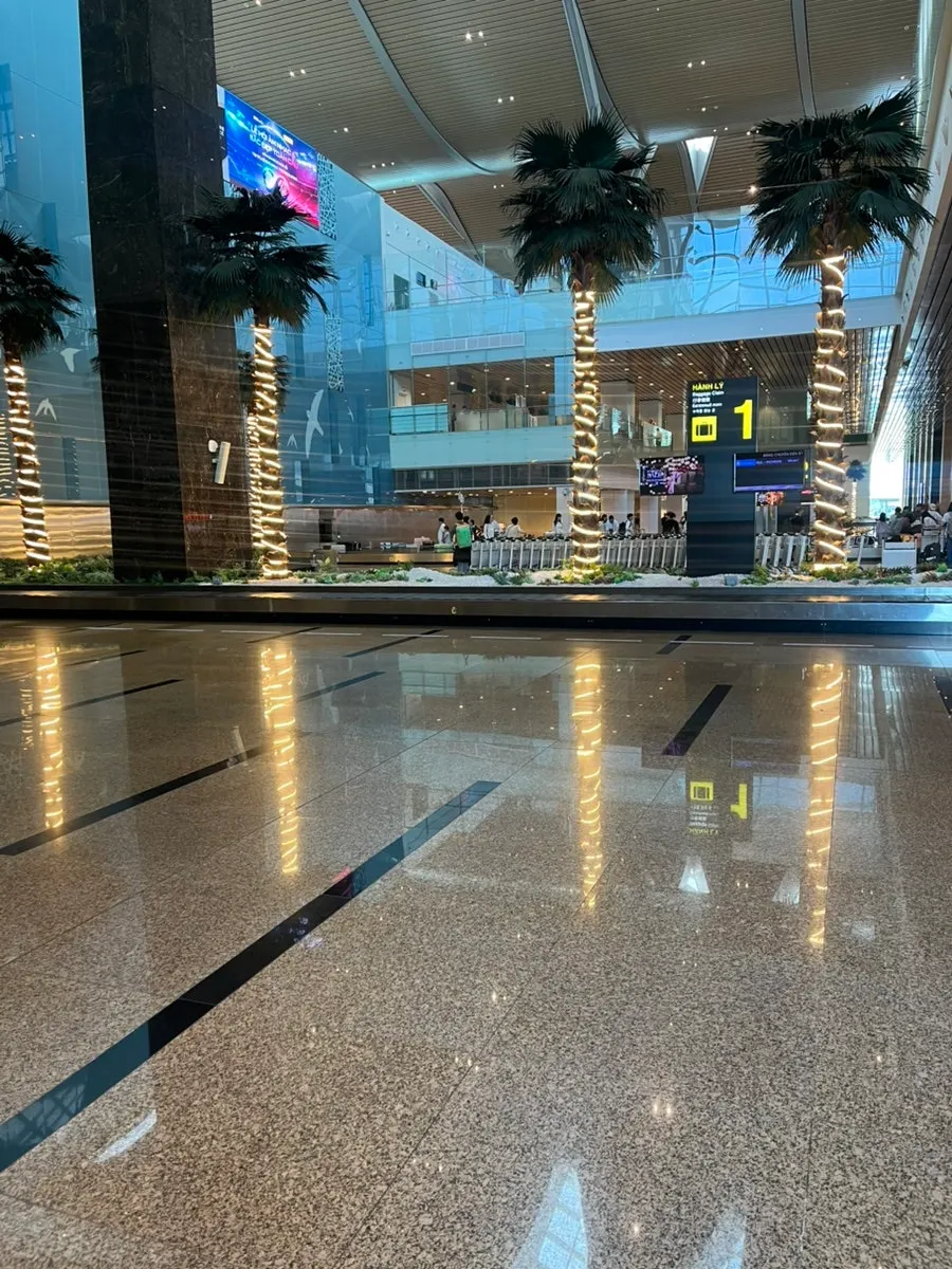 Way to baggage claim at Cam Ranh International Airport