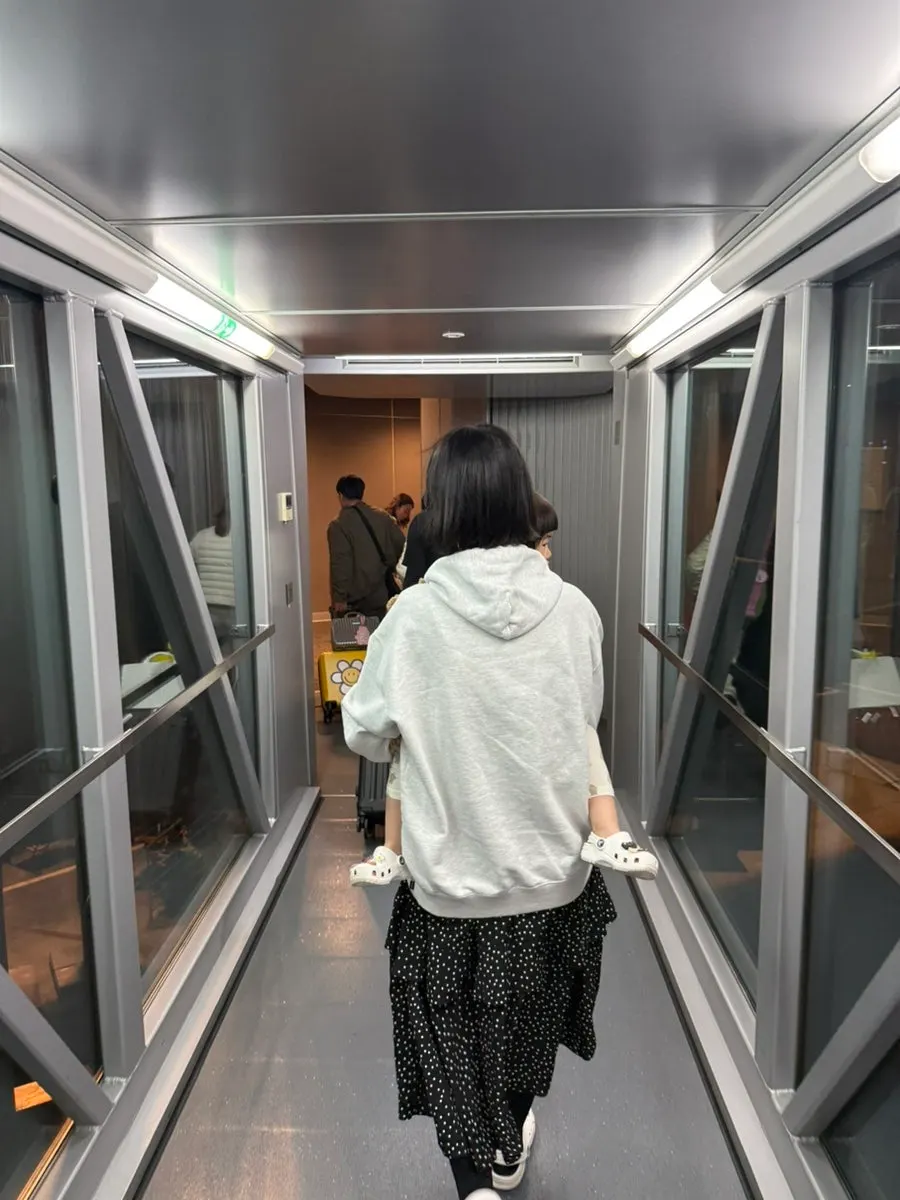 나트랑 도착을 앞둔 가족의 비행 여정