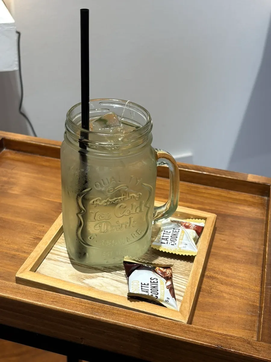 Green tea and a light snack provided during the treatment