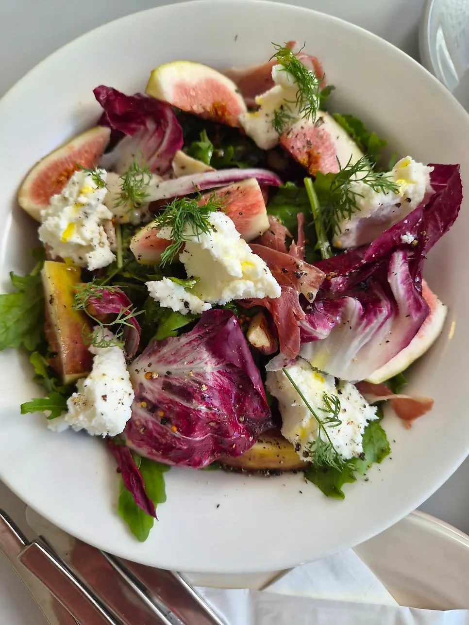 Baut season salad topped with figs