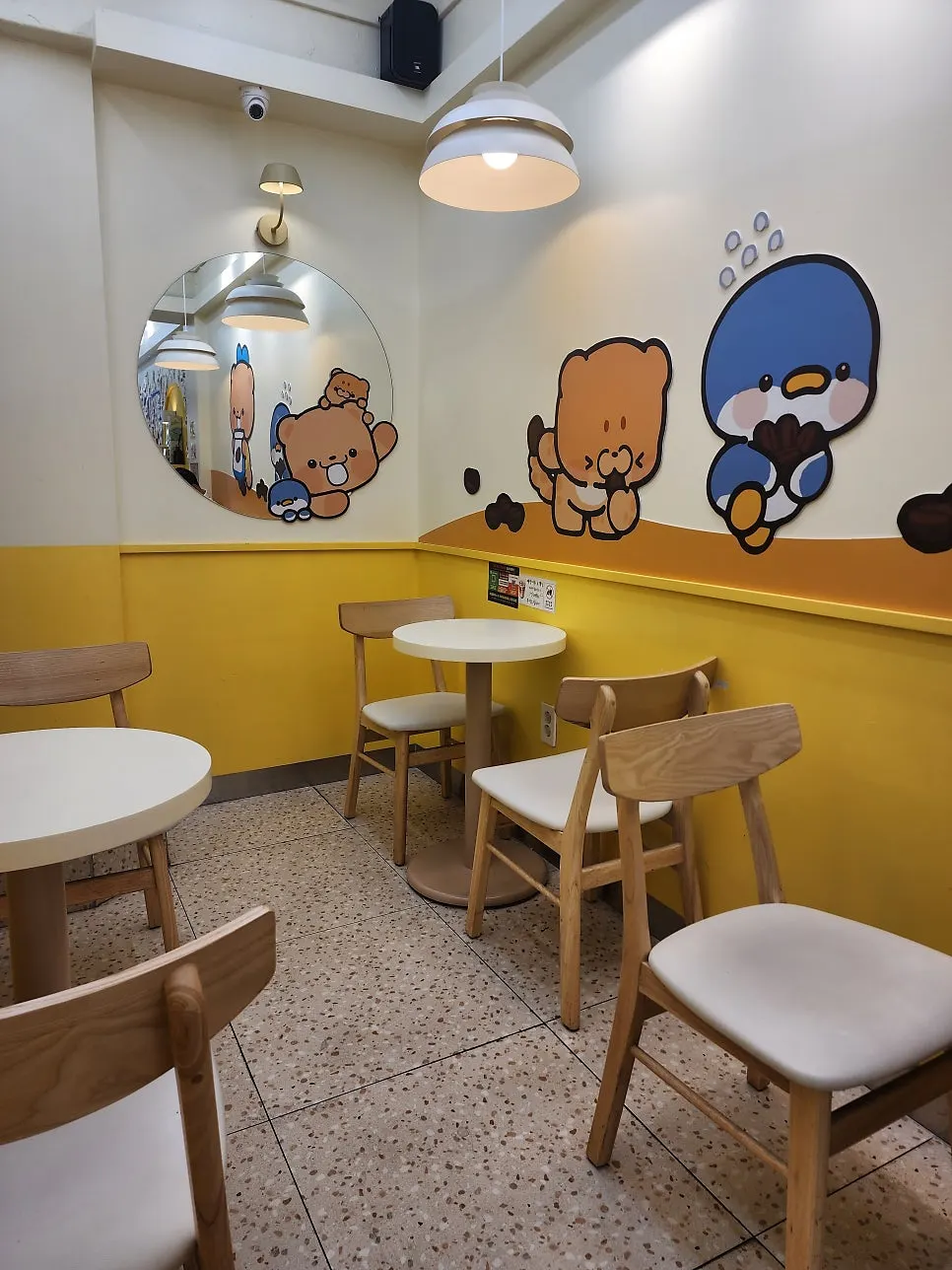 와드커피 구산역점 2인 테이블 좌석