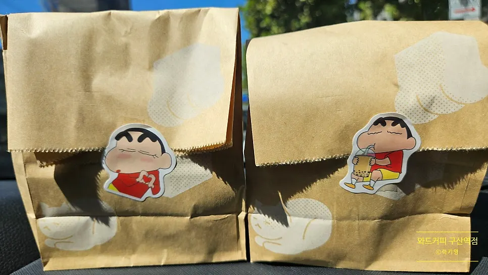 잼과 함께 나온 따뜻한 와플