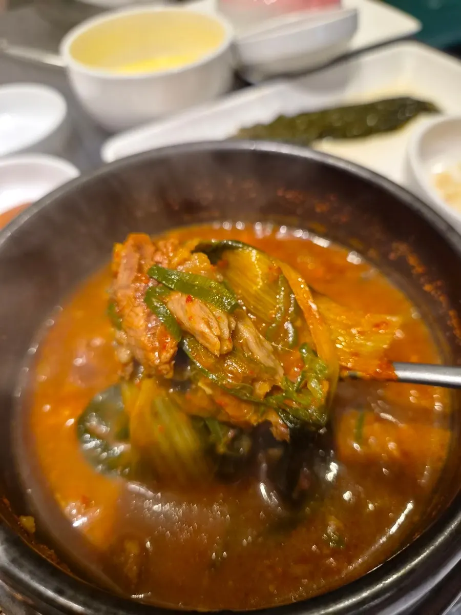 기본으로 제공되는 명란과 고급 밑반찬