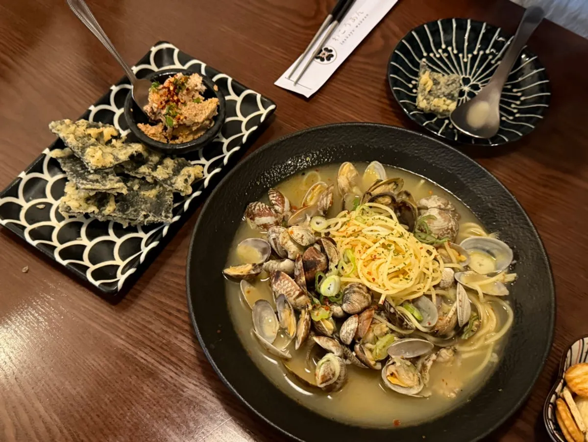 A pot of Wakoan's clam sool-jjim