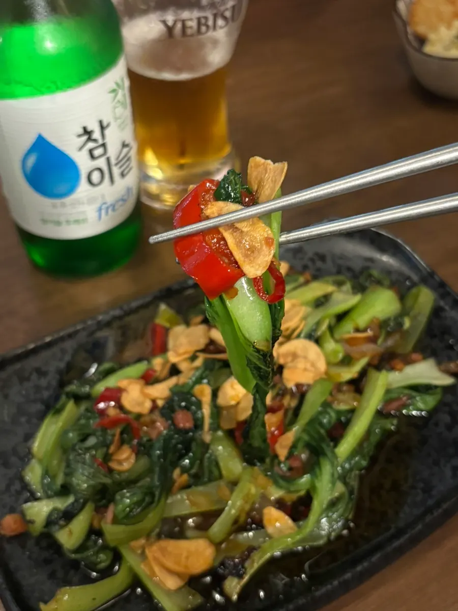 마늘후레이크가 올라간 청경채볶음