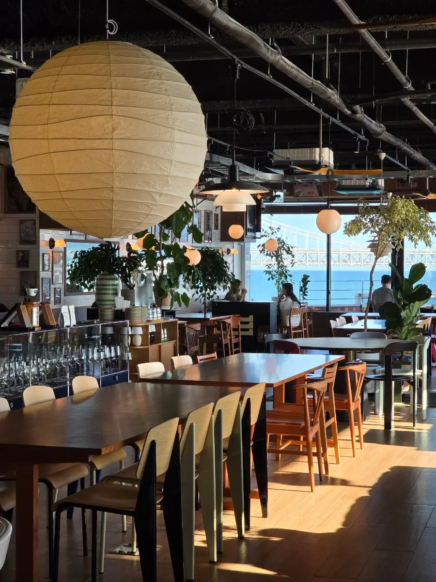 Spacious interior of Working Holiday Minrak