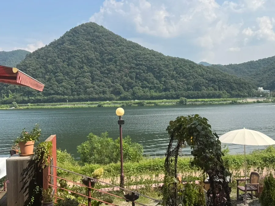 Waltz and Dr. Mahn space overlooking the Bukhan River