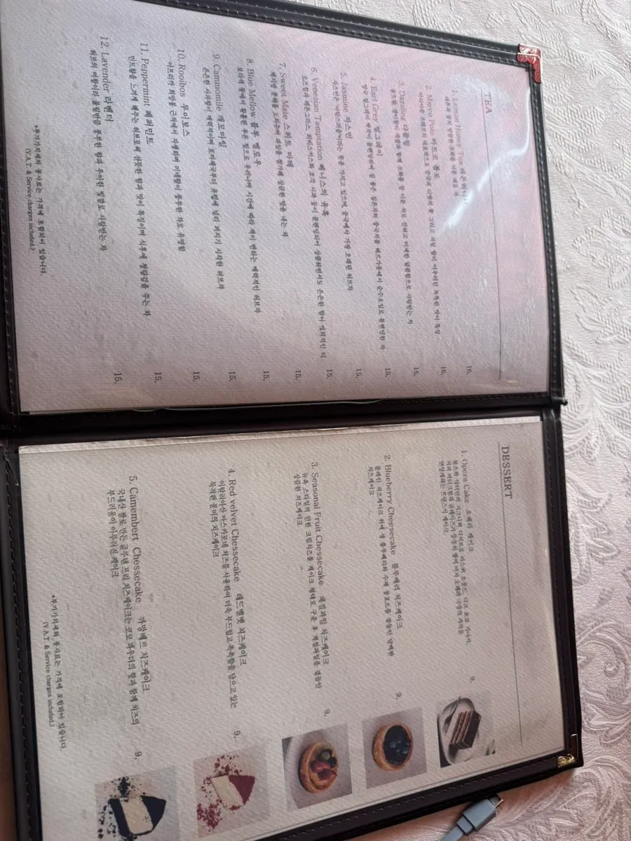 Restaurant-style table setting